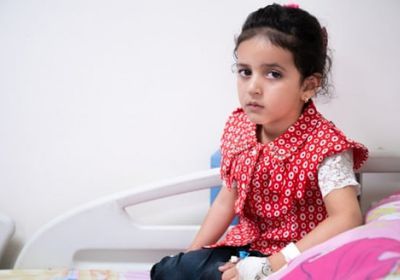 الجارديان: مليشيا الحوثي هددت بمنع أولى رحلات الجسر الإنساني