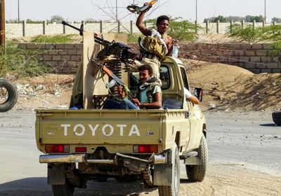 "رمال الحديدة".. استعدادات حوثية لـ"الحرب الجديدة"