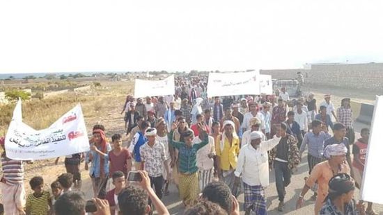 تظاهرة حاشدة بسقطرى لرفض الممارسات الإرهابية لمليشيا الإخوان