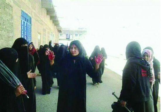 التعذيب الحوثي للنساء المختطفات.. جرائم مُوثّقة دوليًّا