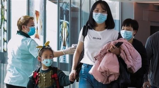 خبير صيني: لا دليل على انتقال فيروس كورونا عن طريق الهواء