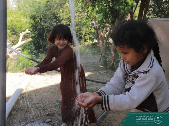 حفر 40 بئرا.. البرنامج السعودي: توزيع 120 صهريجا للمياه العذبة