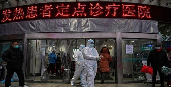 زعيمة هونغ كونغ تطالب المواطنين بعدم الخروج من منازلهم 