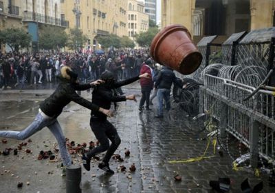 4 إصابات فى مواجهات مع الأمن وسط بيروت