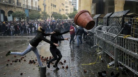 4 إصابات فى مواجهات مع الأمن وسط بيروت