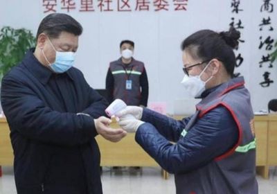 للمرة الأولى منذ تفشي كورونا.. الرئيس الصيني يظهر بالكمامة (فيديو)