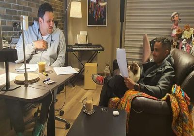 أول صورة لأحمد فهمي وأكرم حسني من كواليس "تيمون وبومبا"