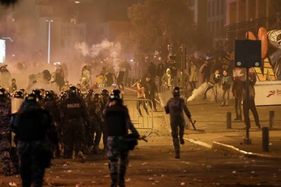 إصابة نحو 300 متظاهر في مواجهات مع الأمن وسط بيروت