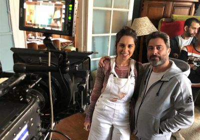 ياسمين رئيس بصحبة هادي الباجوري في كواليس "جارة القمر"