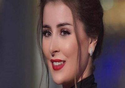 عائشة بن أحمد تحتفل بعيد ميلاد والدتها 