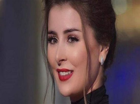 عائشة بن أحمد تحتفل بعيد ميلاد والدتها 