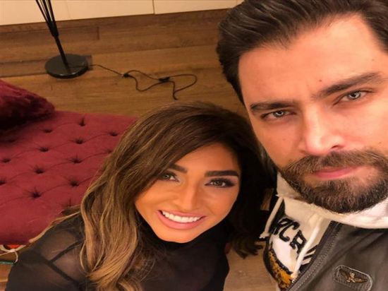 روجينا بصحبة معتصم النهار في كواليس "أسود فاتح"