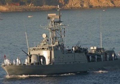 الجيش التونسي ينقذ أحد عشر مهاجرا غير شرعي بعد عطل مركبهم