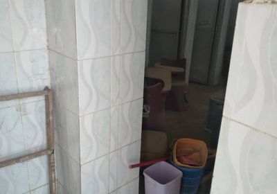 غضب بين صفوف طلاب كلية التربية بردفان لعدم توافر دورات مياه 