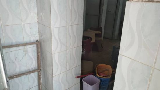 غضب بين صفوف طلاب كلية التربية بردفان لعدم توافر دورات مياه 