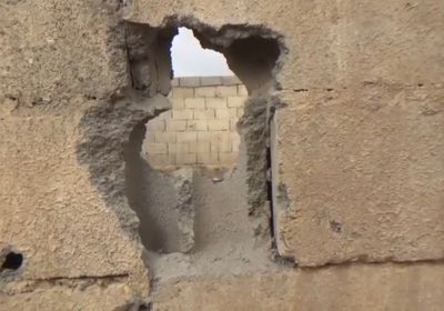 بقذيفة حوثية استهدفت منزله..إصابة مواطن في حيس بجروح خطيرة (فيديو)