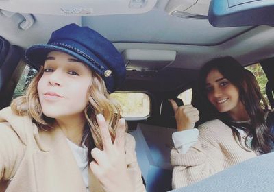 الصداقة رزق.. حلا شيحة بصحبة صديقتها المذيعة دينا نصير