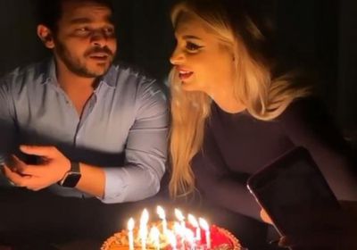 محمد رشاد يحتفل بعيد ميلاد زوجته مي حلمي (فيديو)