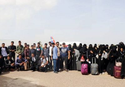 38 طالبا يغادرون سقطرى إلى مصر للدراسة بتمويل إماراتي