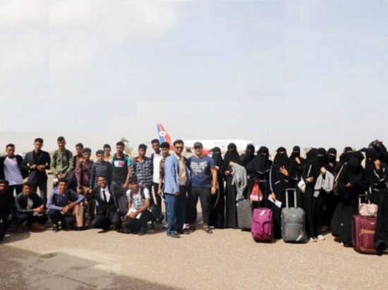 38 طالبا يغادرون سقطرى إلى مصر للدراسة بتمويل إماراتي