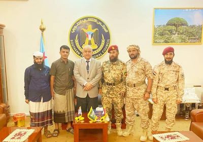 رئيس انتقالي عدن يطالب ألوية الدعم والإسناد باليقظة والجاهزية