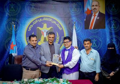 "الانتقالي الجنوبي" يكرم المدرب جُمّن