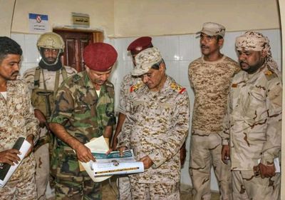 أشاد بدعم التحالف.. البحسني يتفقد جاهزية خفر السواحل بالمكلا