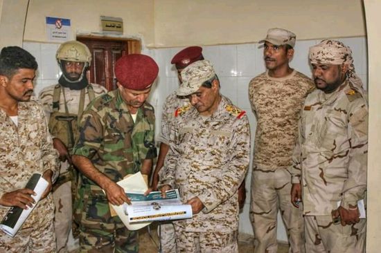 أشاد بدعم التحالف.. البحسني يتفقد جاهزية خفر السواحل بالمكلا