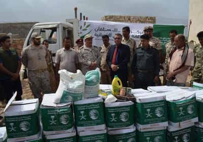 "سلمان للإغاثة" يوزع سلال غذائية في سقطرى