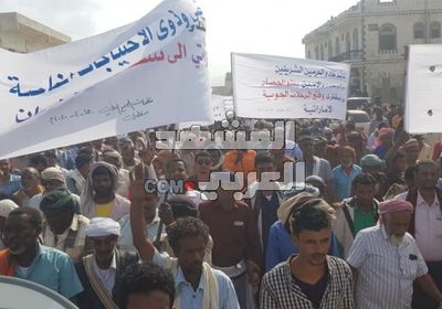 فعاليات حاشدة بسقطرى للمطالبة بعودة الرحلات الجوية مع الإمارات (صور)   