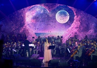 بالصور.. آمال ماهر تشعل مسرح حفلها في عيد الحب 