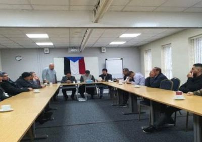 طالب "الانتقالي" بالرد.. "مجلس يافع ببريطانيا": الشرعية والحوثي يتآمران على الجنوب