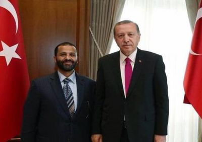 السلطات الأمريكية ترفض دخول القيادي الإخواني حميد الأحمر إلى أراضيها