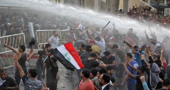 بغداد.. قوة مجهولة تقتحم ساحة الخلاني وتحرق خيام المعتصمين