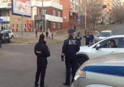 مستخدمًا بنقدية صيد.. شخص يقتل آخرين غربي روسيا