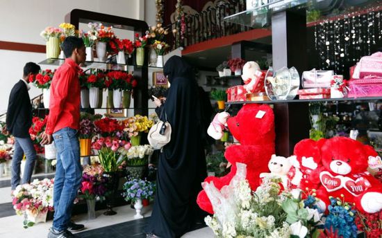 الشرق الأوسط: مليشيا الحوثي تتعقب اللون الأحمر في عيد الحب