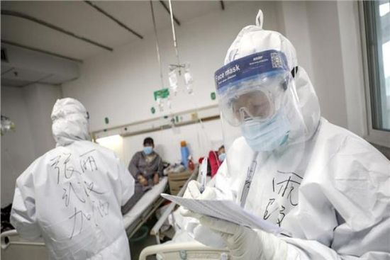 إقليم هوبي الصيني يفرض حظرا على حركة المركبات بسبب فيروس كورونا