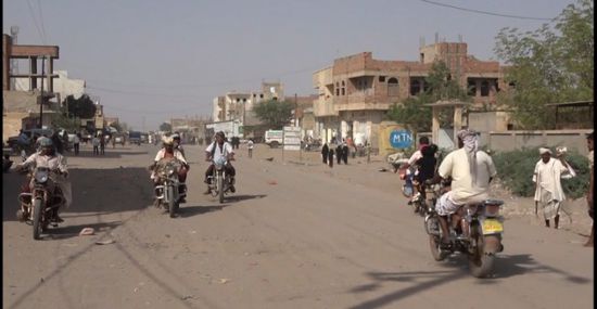 مليشيا الحوثي تقصف منازل المواطنين بحيس