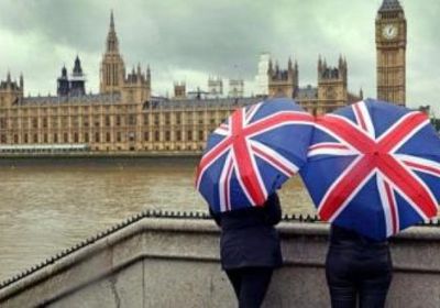 بريطانيا: العاصفة "دينيس" تتسبب في أمطار غزيرة وفيضانات