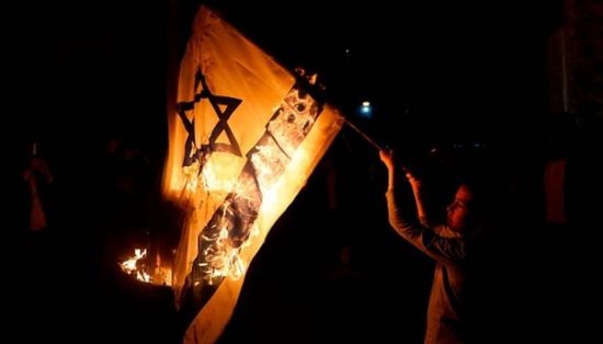 محكمة بحرينية تؤيد حبس متهم أحرق علم إسرائيل