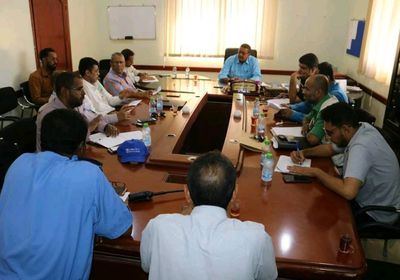 اجتماع بالمكلا حول موقف المشروعات التنموية