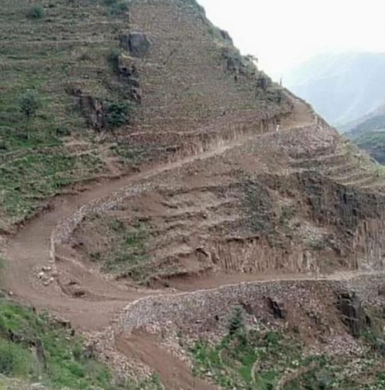 بجهود ذاتية.. شق طريق عقبة "خلق" في حالمين