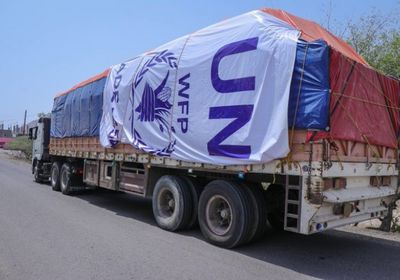 " الأغذية العالمي" يوزع مساعدات على 320 أسرة نازحة في مأرب