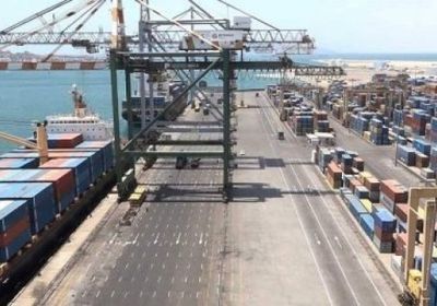 في بيان ناري..اللجان النقابية والعمالية بميناء عدن تحذر من المساس بأموال الميناء