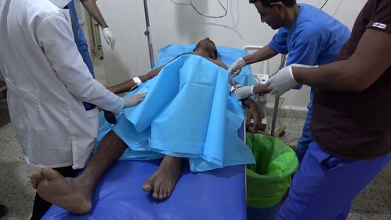 شاهد.. مليشيا الحوثي تقنص مواطنا في منزله بالتحيتا