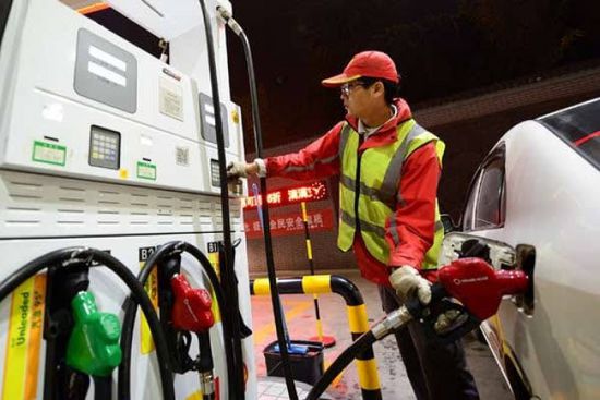 للمرة الثانية خلال٢٠٢٠.. الصين تعلن تخفيض أسعار البنزين والديزل