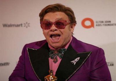 إلتون جون يعتذر لجمهوره لهذا السبب