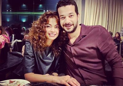 بعد شائعة انفصالهما.. شريف سلامة يوجه رسالة رومانسية لزوجته داليا مصطفى