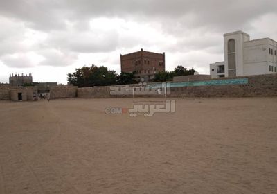 توقيع اتفاقية لإنارة ملعب الفقيد البيتي وتصفية قناة الري بجعار 