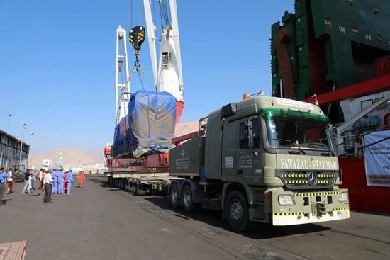 وصول مولدات مشروع محطة كهرباء الشحر إلى ميناء المكلا (صور)